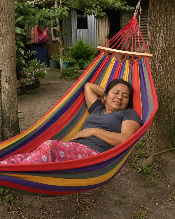 🌈 RelaxHamaca Pro Color | Hamaca de Lona con Barra de Madera | Para Jardín, Patio y Camping | Hasta 120kg | Pago al Recibir Honduras